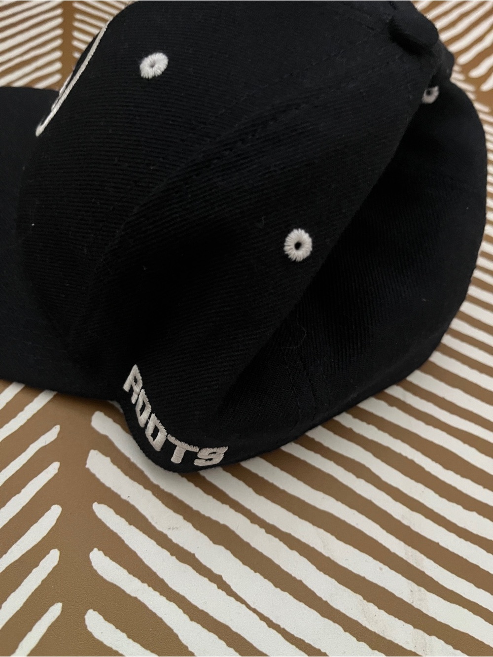 Roots x NHL Toronto Maple Leafs Wool Hat (M) - Picture 3 of 6